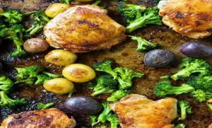 Kavrulmuş Brokoli ve Patatesli Sac Tava Tavuk