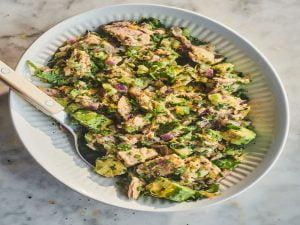 Avokado Ton Balıklı Salata
