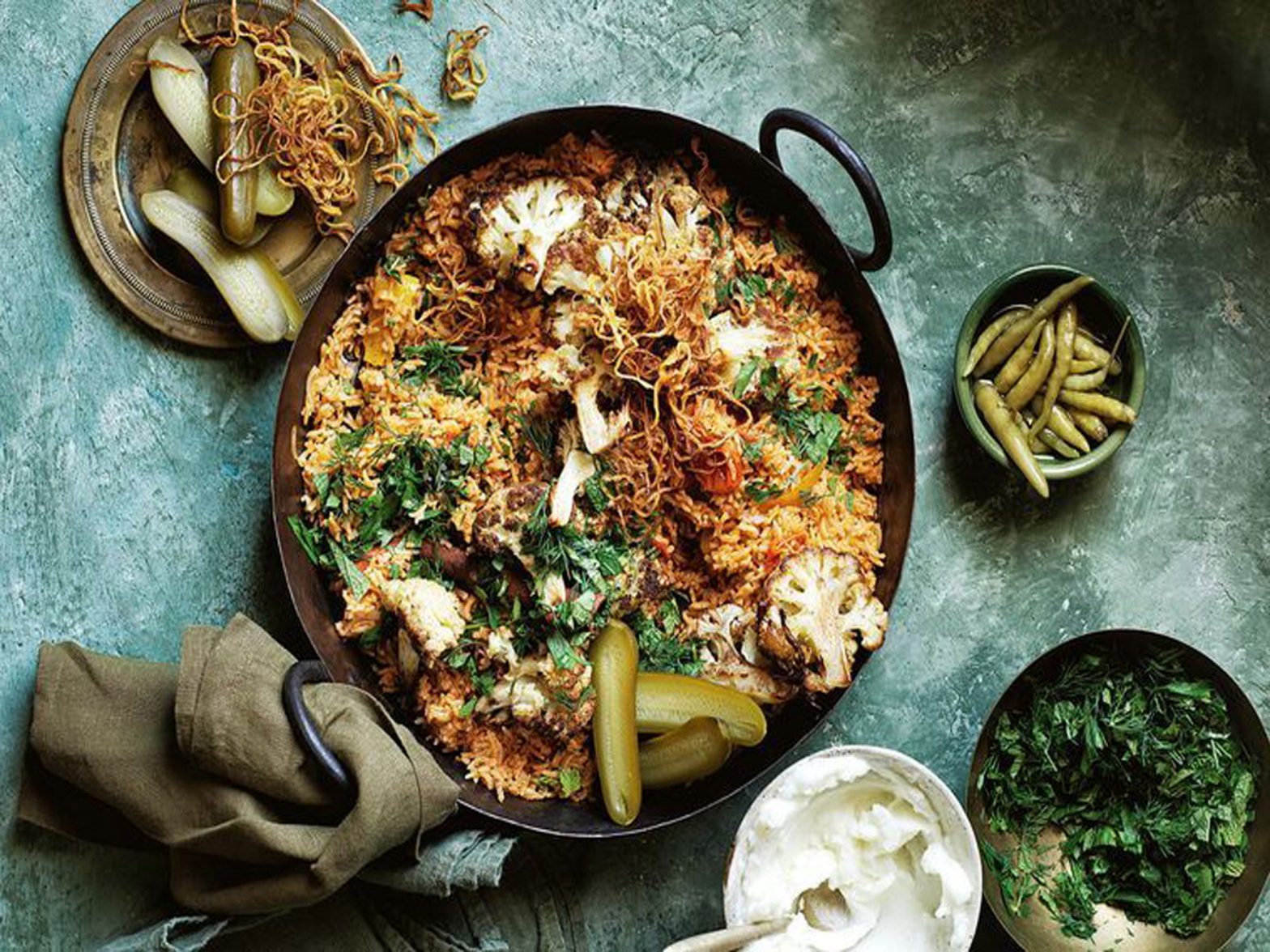 Kavrulmuş karnabahar, domates ve sumak pilavı