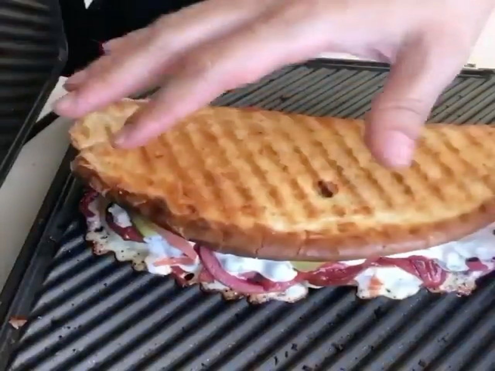 Ayvalık Tostu Tarifi